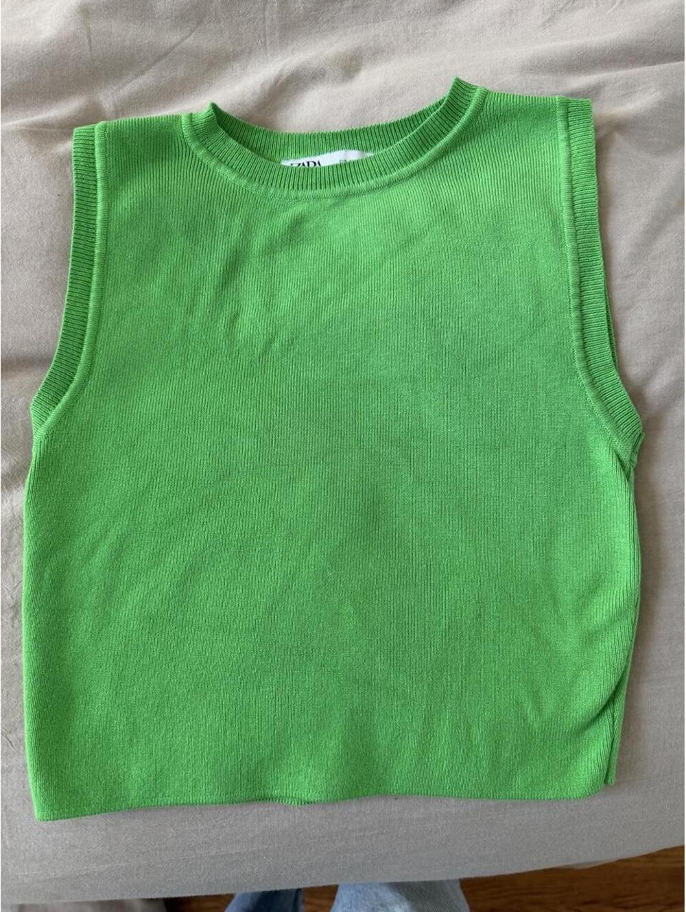 Zara Women's Green and Multi Crop-top